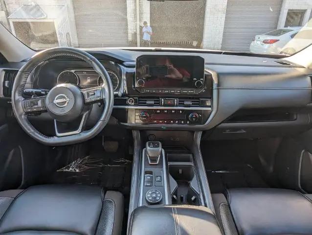 2023 Nissan Pathfinder SL 4WD
