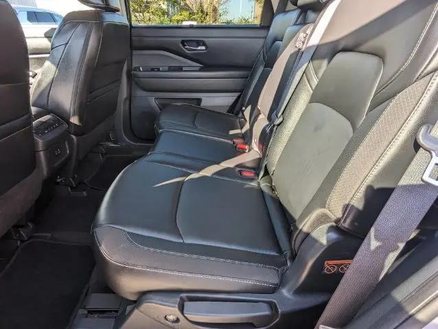 2023 Nissan Pathfinder SL 4WD