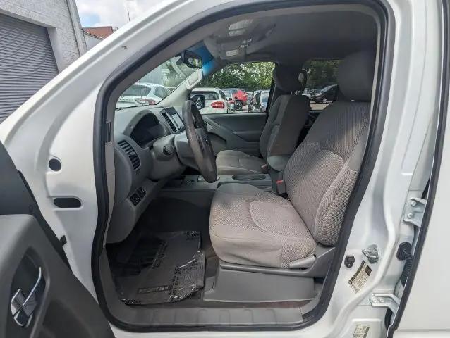 2021 Nissan Frontier Crew Cab SV 4x2
