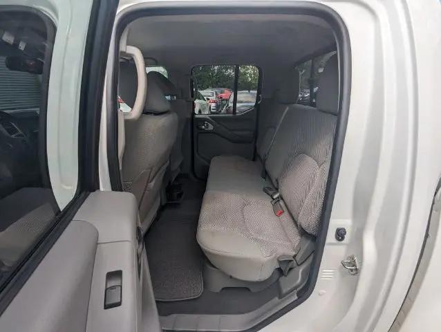 2021 Nissan Frontier Crew Cab SV 4x2