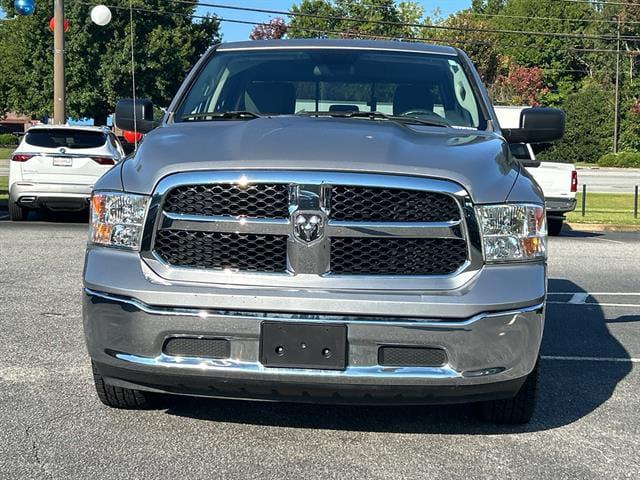 2019 RAM 1500 Classic SLT Crew Cab 4x4 64 Box