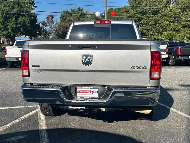 2019 RAM 1500 Classic SLT Crew Cab 4x4 64 Box