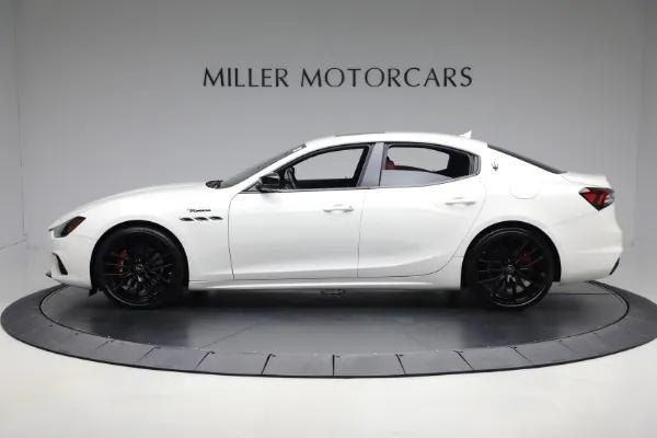 2022 Maserati Ghibli Modena Q4