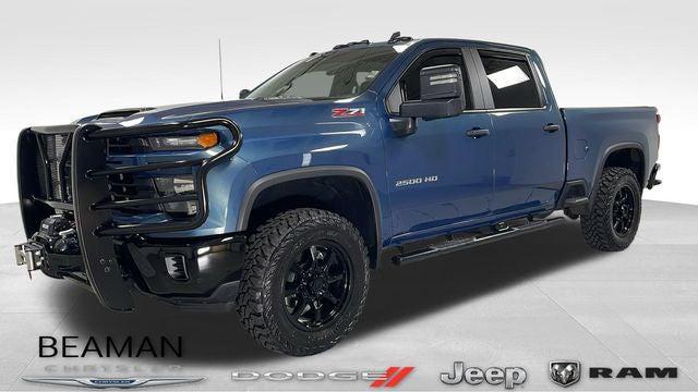 2025 Chevrolet Silverado 2500HD 4WD Crew Cab Standard Bed Custom