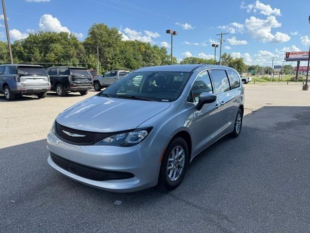 2022 Chrysler Voyager LX 2022 Chrysler Voyager LX