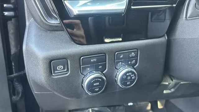 2024 GMC Sierra 1500 4WD Crew Cab Short Box SLT