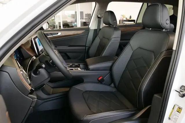 2026 Volkswagen Atlas SE with Technology