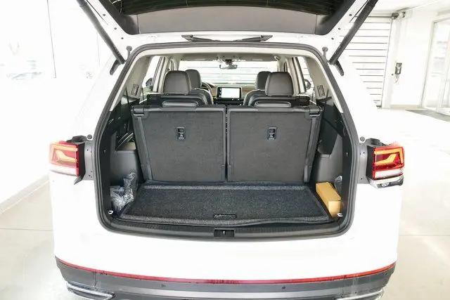 2026 Volkswagen Atlas SE with Technology