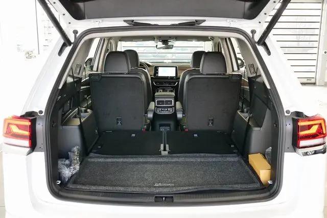 2026 Volkswagen Atlas SE with Technology