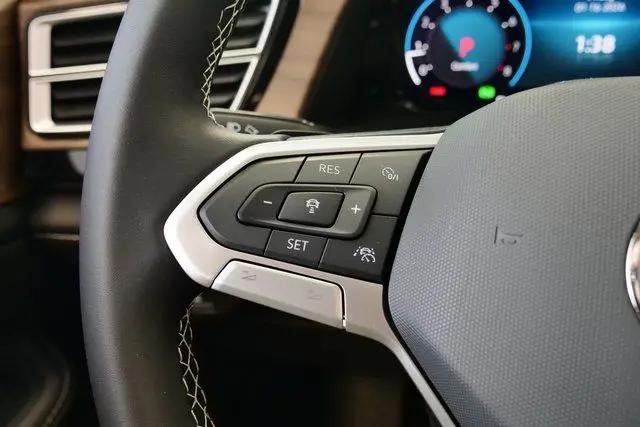 2026 Volkswagen Atlas SE with Technology