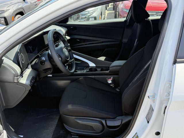 2025 Hyundai Elantra Blue - Photo 13