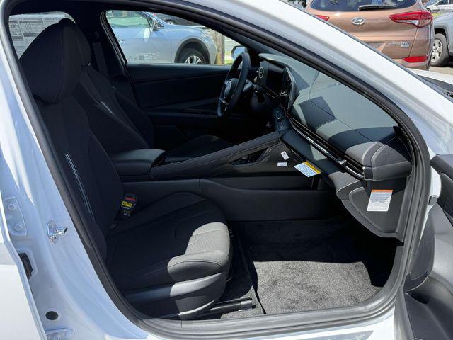 2025 Hyundai Elantra Blue - Photo 15