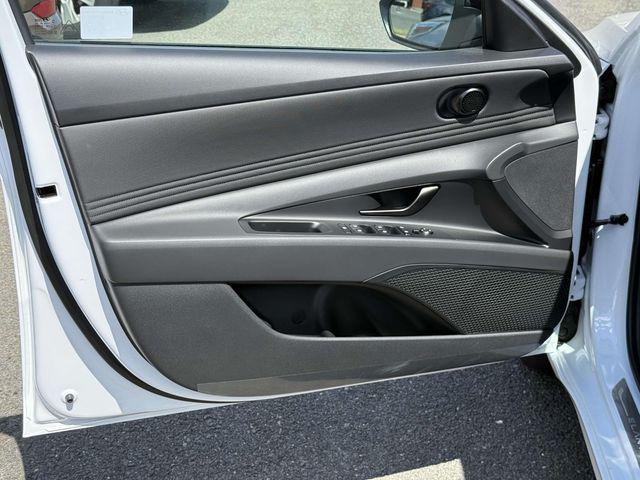 2025 Hyundai Elantra Blue - Photo 27