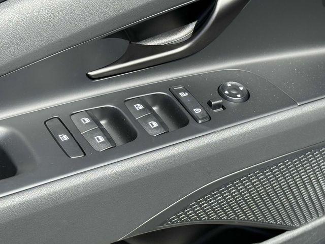 2025 Hyundai Elantra Blue - Photo 28