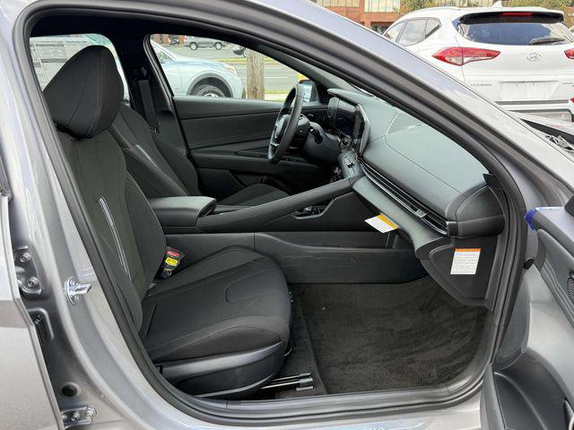 2025 Hyundai Elantra Blue - Photo 15
