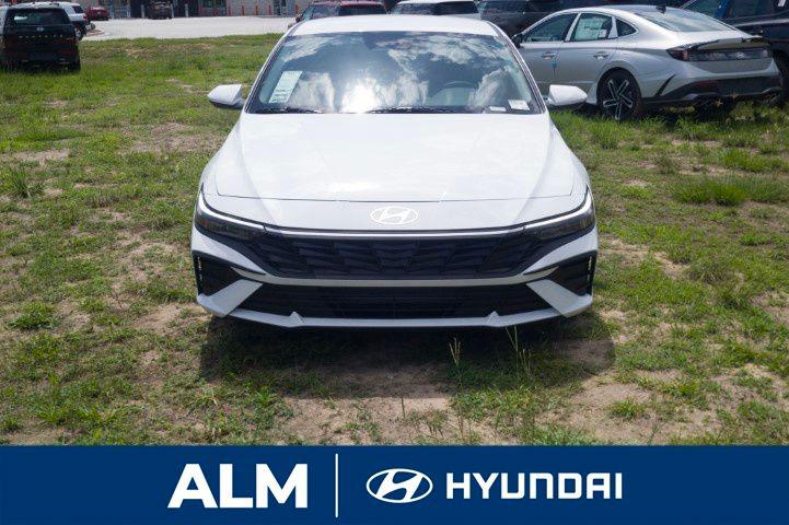 2025 Hyundai Elantra SE photo 2