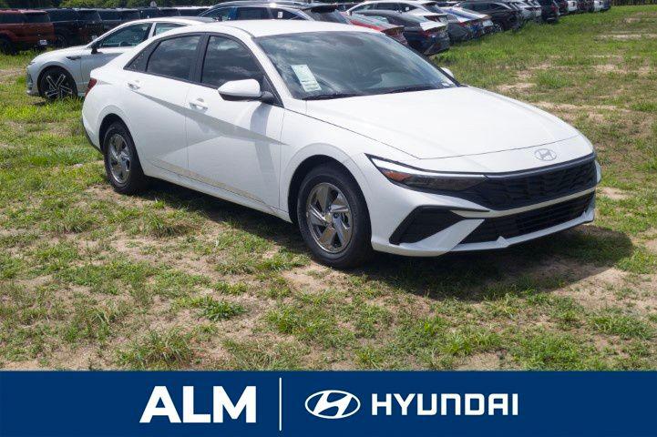 2025 Hyundai Elantra SE photo 3