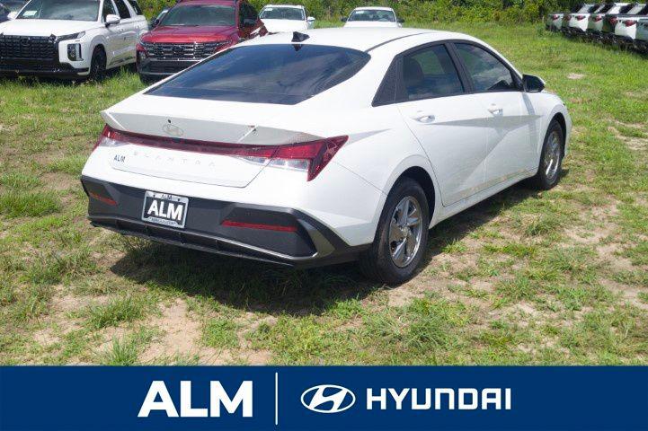 2025 Hyundai Elantra SE photo 5