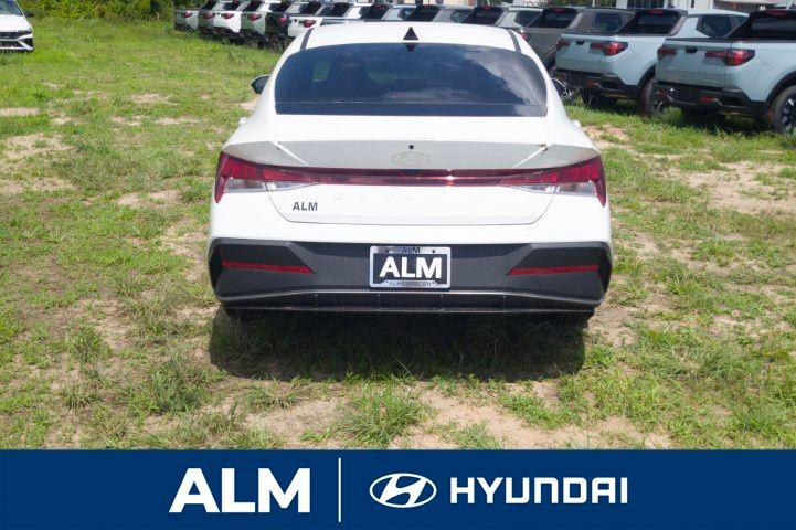 2025 Hyundai Elantra SE photo 6
