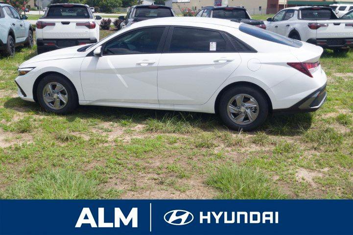2025 Hyundai Elantra SE photo 8