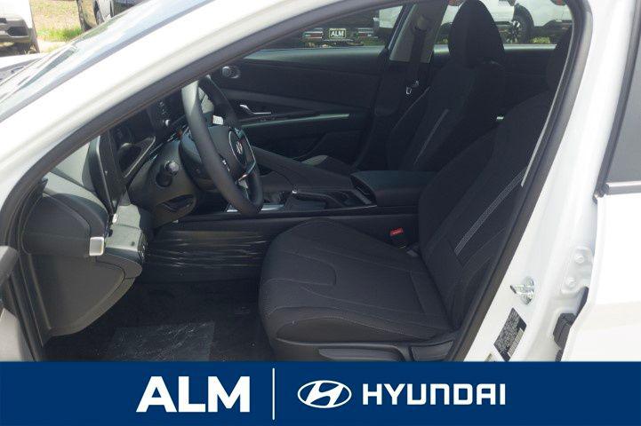 2025 Hyundai Elantra SE photo 11