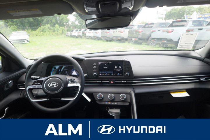 2025 Hyundai Elantra SE photo 15