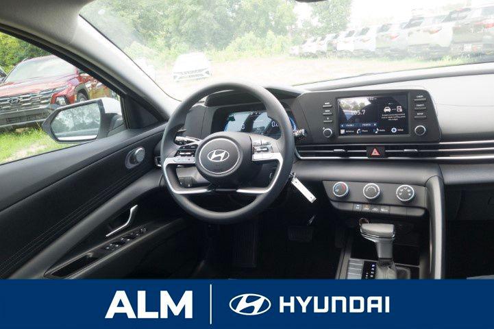 2025 Hyundai Elantra SE photo 16