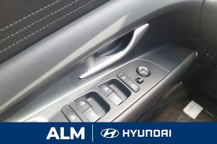 2025 Hyundai Elantra SE photo 22