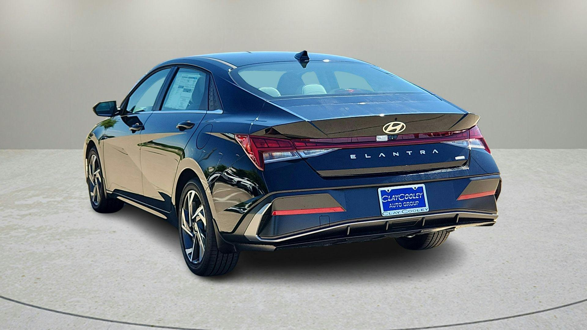 2025 Hyundai Elantra Limited - Photo 5