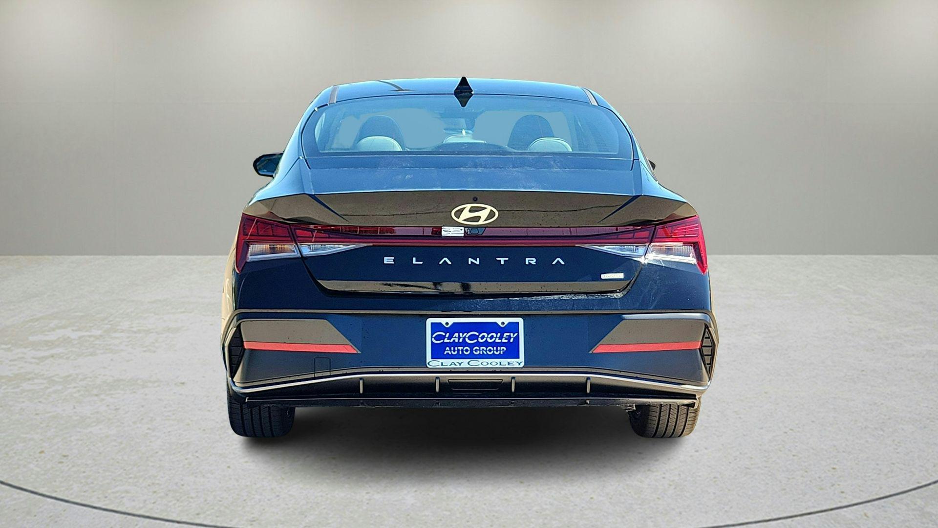 2025 Hyundai Elantra Limited - Photo 6