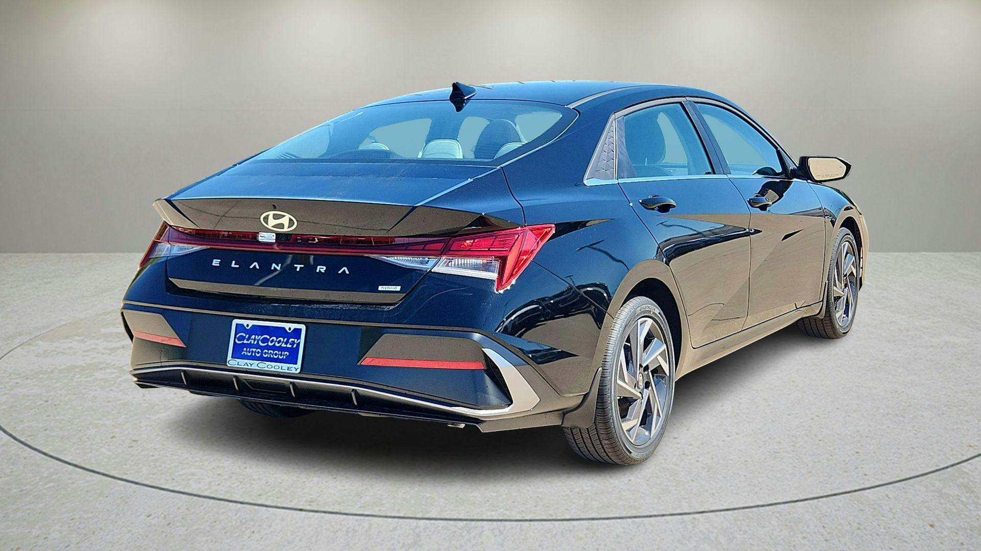 2025 Hyundai Elantra Limited - Photo 7