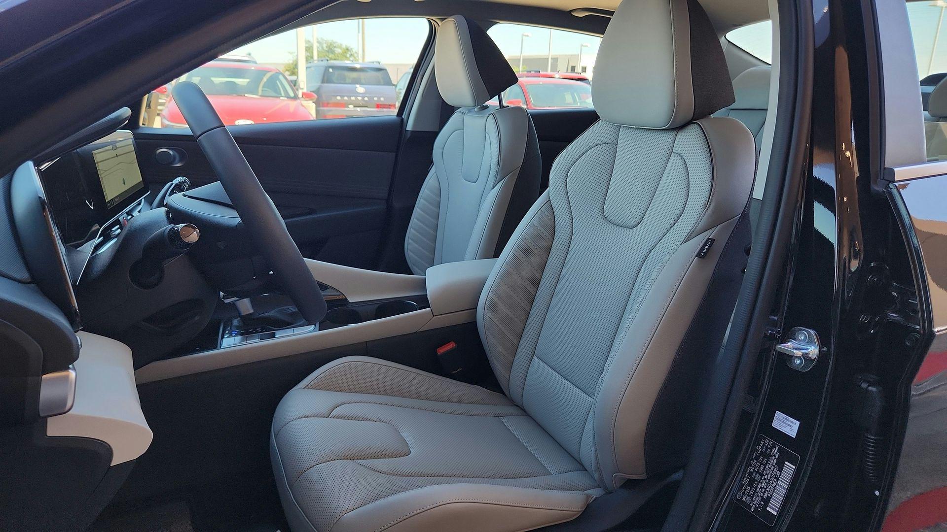 2025 Hyundai Elantra Limited - Photo 10