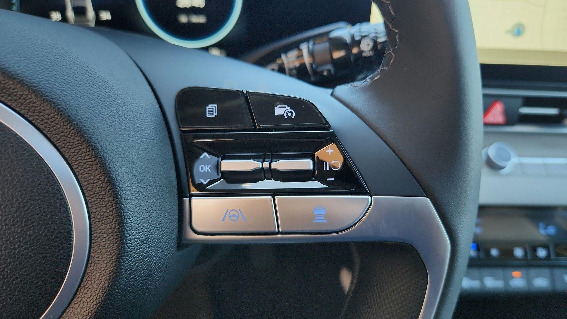 2025 Hyundai Elantra Limited - Photo 15