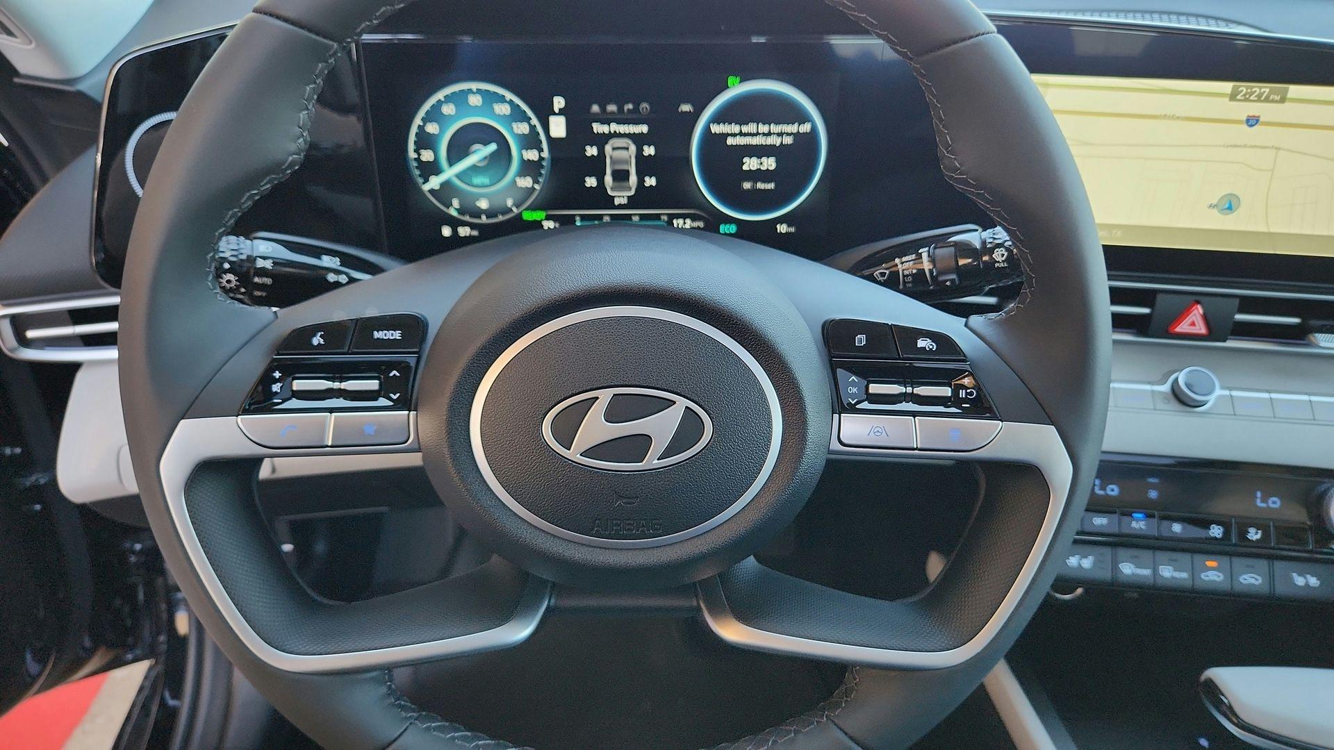 2025 Hyundai Elantra Limited - Photo 17