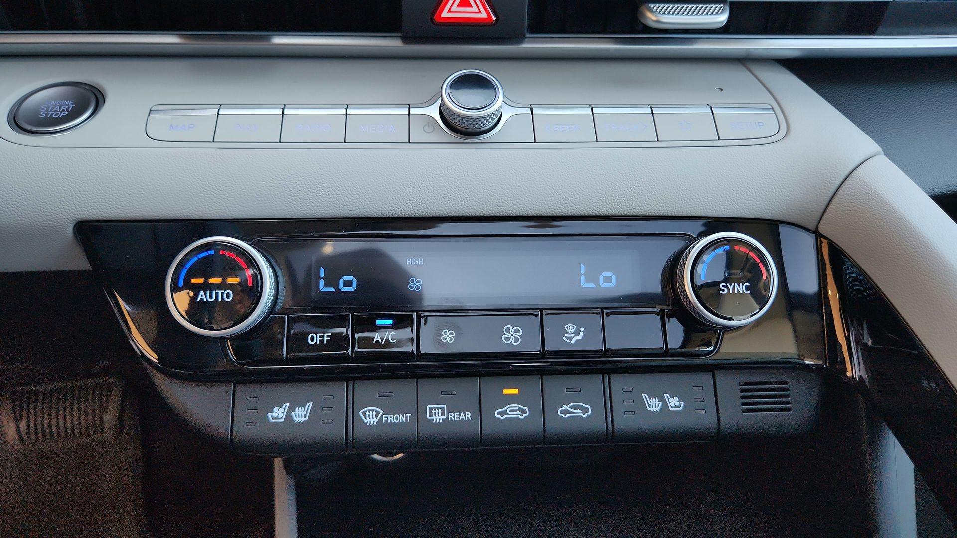2025 Hyundai Elantra Limited - Photo 22