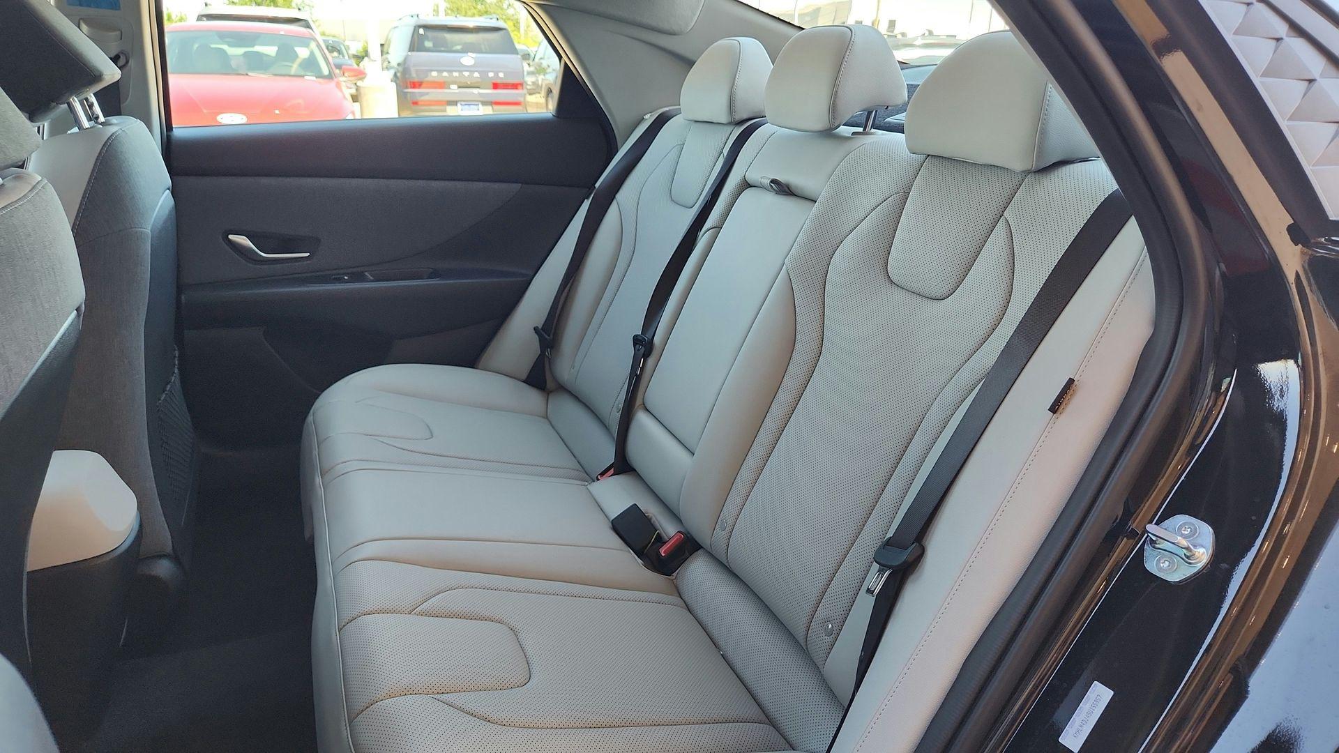 2025 Hyundai Elantra Limited - Photo 25