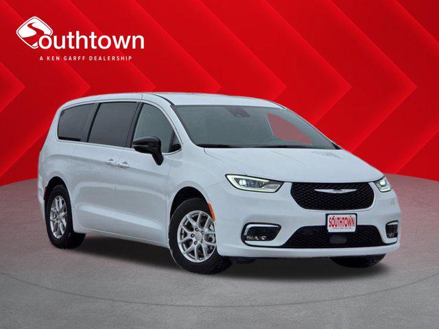 2026 Chrysler Pacifica Select for sale in Indianola, IA