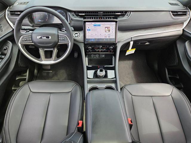 2025 Jeep Grand Cherokee Limited 4x2