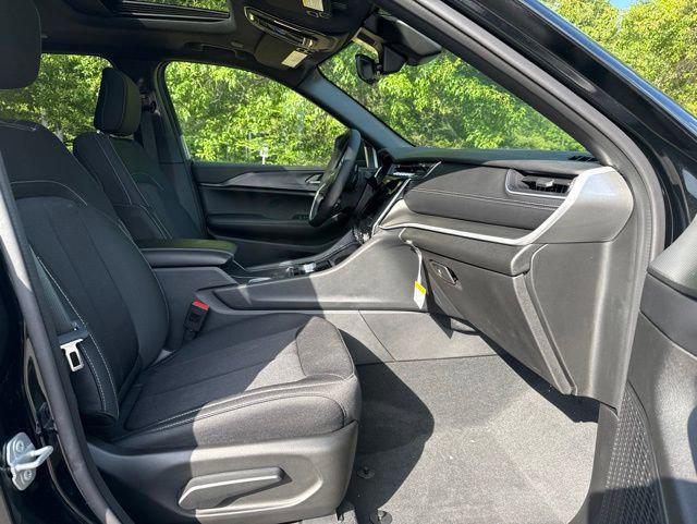 2025 Jeep Grand Cherokee GRAND CHEROKEE LAREDO X 4X4 2025 Jeep Grand Cherokee GRAND CHEROKEE LAREDO X 4X4