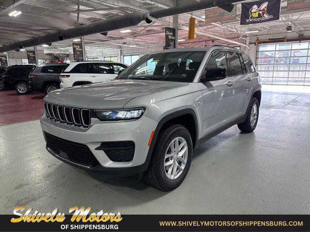 2025 Jeep Grand Cherokee GRAND CHEROKEE LAREDO X 4X4