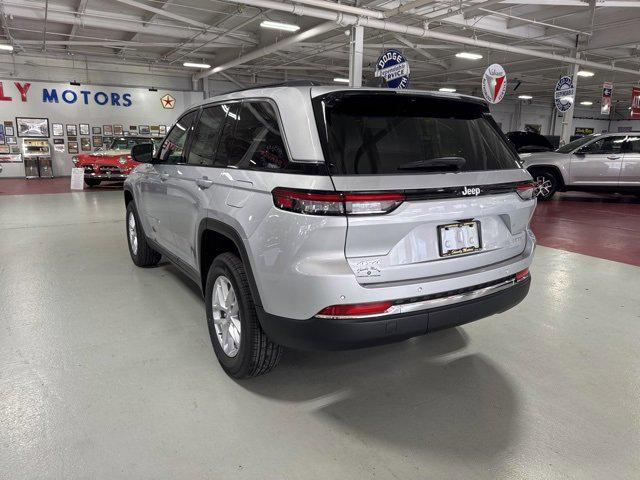 2025 Jeep Grand Cherokee GRAND CHEROKEE LAREDO X 4X4