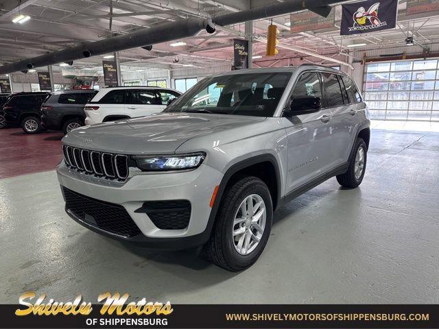 2025 Jeep Grand Cherokee GRAND CHEROKEE LAREDO X 4X4