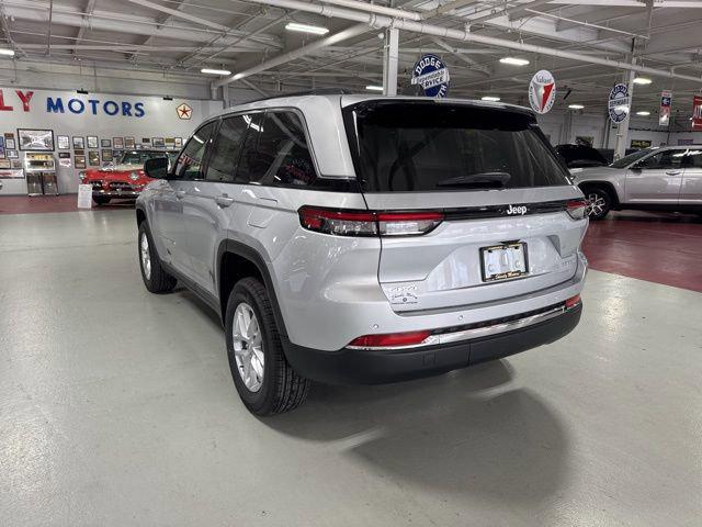 2025 Jeep Grand Cherokee GRAND CHEROKEE LAREDO X 4X4