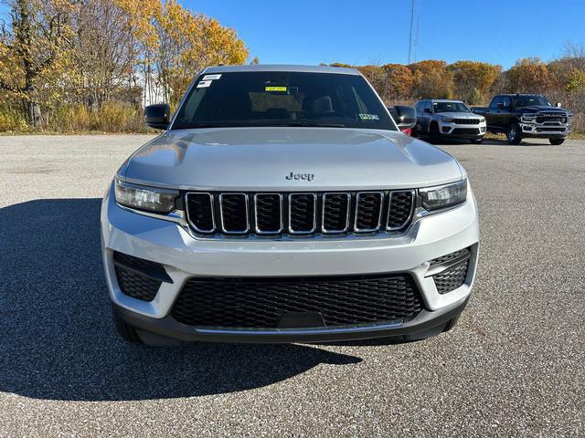 2025 Jeep Grand Cherokee GRAND CHEROKEE LAREDO X 4X4 2025 Jeep Grand Cherokee GRAND CHEROKEE LAREDO X 4X4