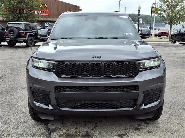 2025 Jeep Grand Cherokee GRAND CHEROKEE LAREDO X 4X4