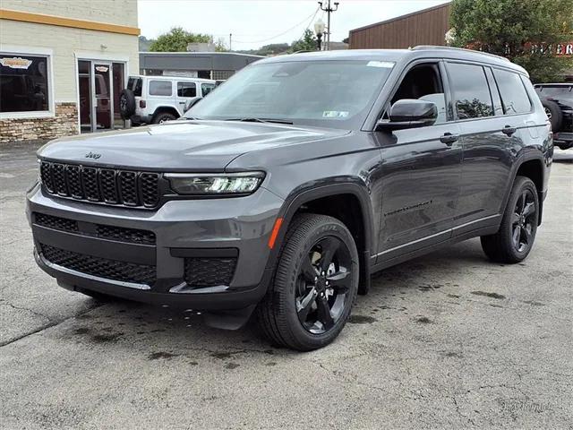 2025 Jeep Grand Cherokee GRAND CHEROKEE LAREDO X 4X4