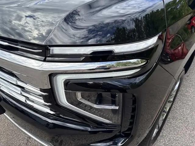 2025 Chevrolet Suburban 4WD Premier