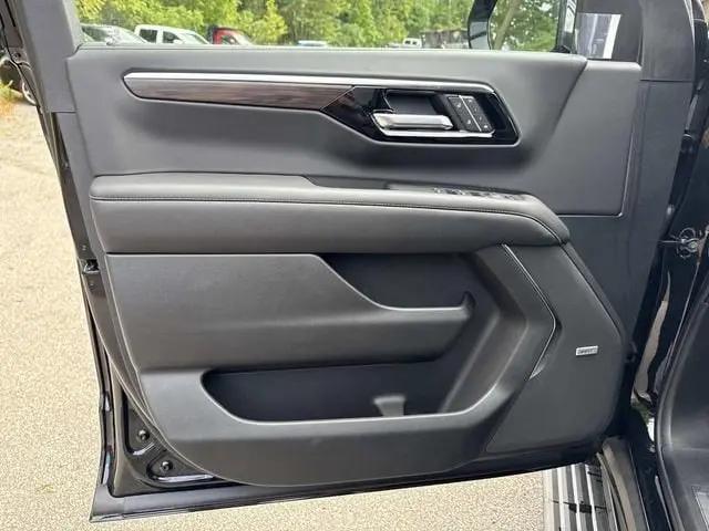 2025 Chevrolet Suburban 4WD Premier