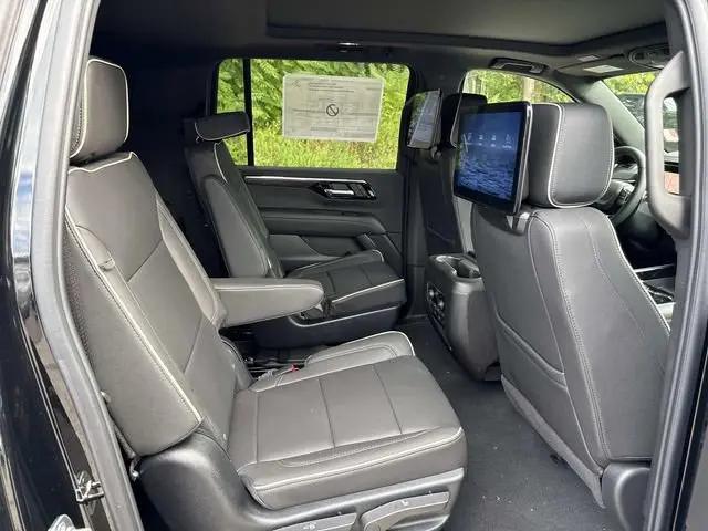 2025 Chevrolet Suburban 4WD Premier