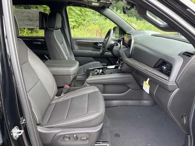 2025 Chevrolet Suburban 4WD Premier